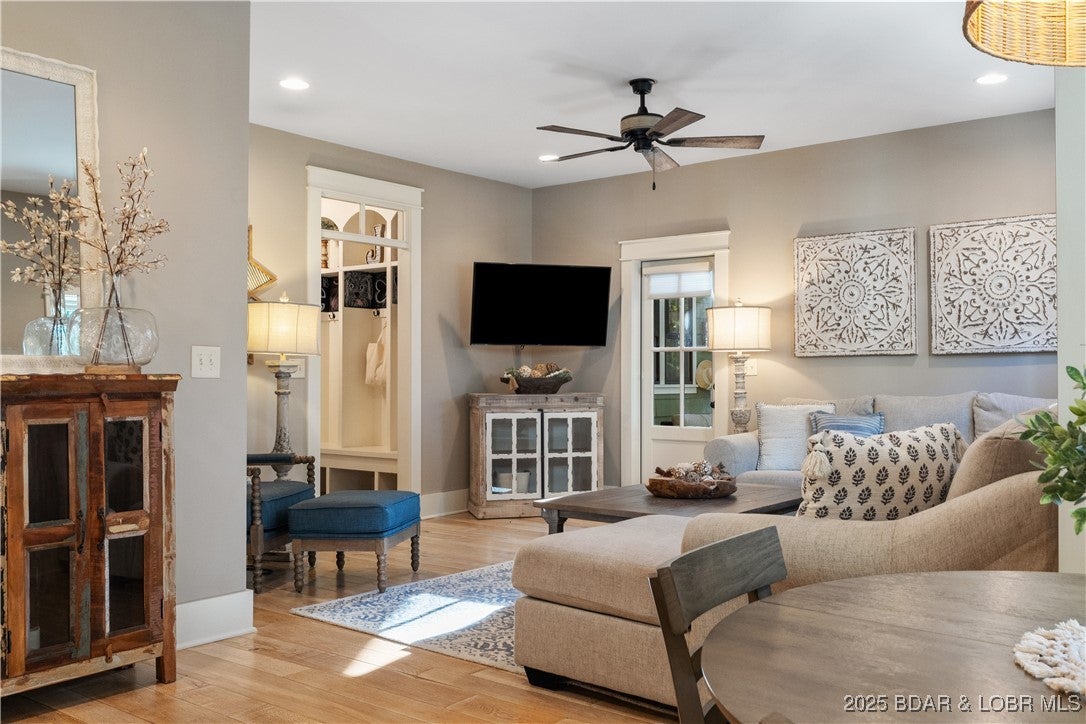 Lake Ozark, Missouri, 65049, United States, 4 Bedrooms Bedrooms, ,5 BathroomsBathrooms,Residential,Active,1960161