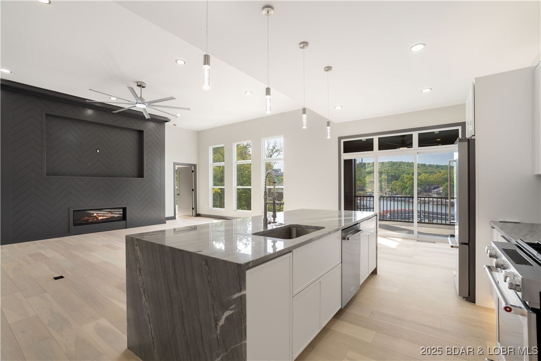 Sunrise Beach, Missouri, 65065, United States, 6 Bedrooms Bedrooms, ,6 BathroomsBathrooms,Residential,Active,1929710