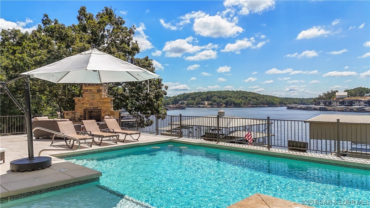 Sunrise Beach, Missouri, 65079, United States, 5 Bedrooms Bedrooms, ,5 BathroomsBathrooms,Residential,Active,1929435