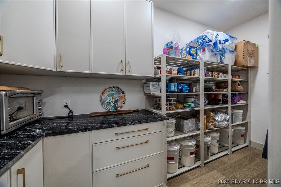 Linn Creek, Missouri, 65052, United States, 6 Bedrooms Bedrooms, ,5 BathroomsBathrooms,Residential,Active,1989796