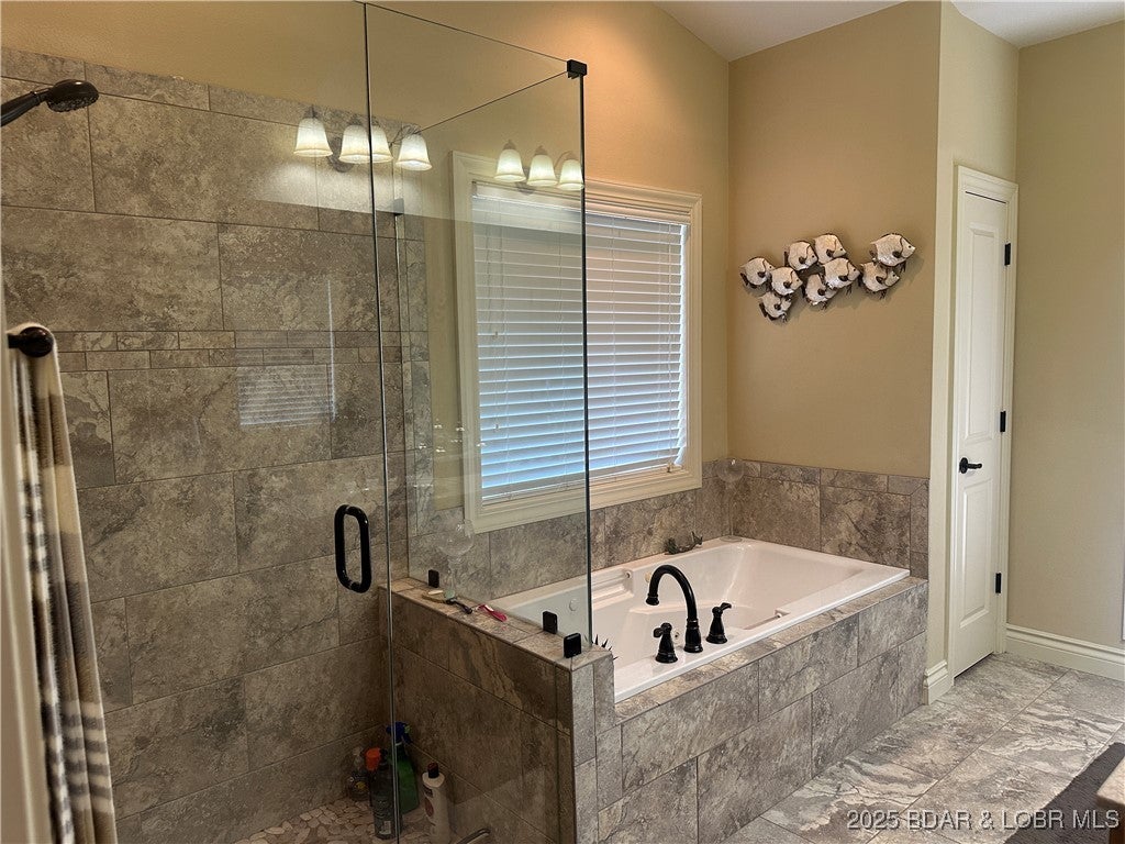 Osage Beach, Missouri, 65065, United States, 4 Bedrooms Bedrooms, ,4 BathroomsBathrooms,Residential,Active,1922318