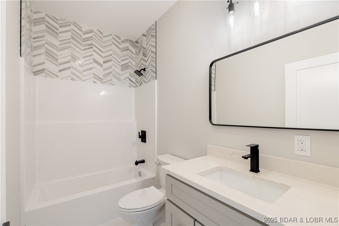 Sunrise Beach, Missouri, 65065, United States, 6 Bedrooms Bedrooms, ,6 BathroomsBathrooms,Residential,Active,1929710