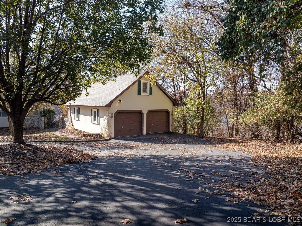 Linn Creek, Missouri, 65052, United States, 7 Bedrooms Bedrooms, ,6 BathroomsBathrooms,Residential,Active,1929474