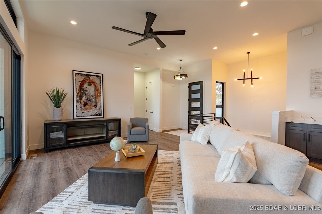 Osage Beach, Missouri, 65065, United States, 5 Bedrooms Bedrooms, ,4 BathroomsBathrooms,Residential,Active,1953713