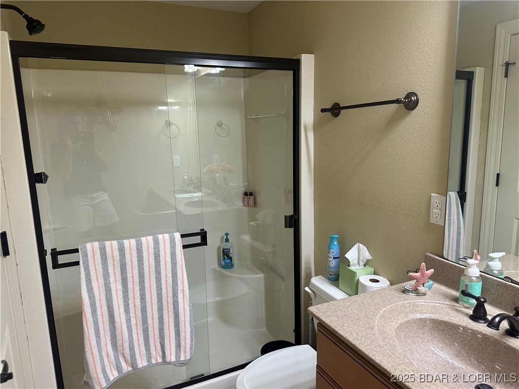 Osage Beach, Missouri, 65065, United States, 4 Bedrooms Bedrooms, ,4 BathroomsBathrooms,Residential,Active,1922318