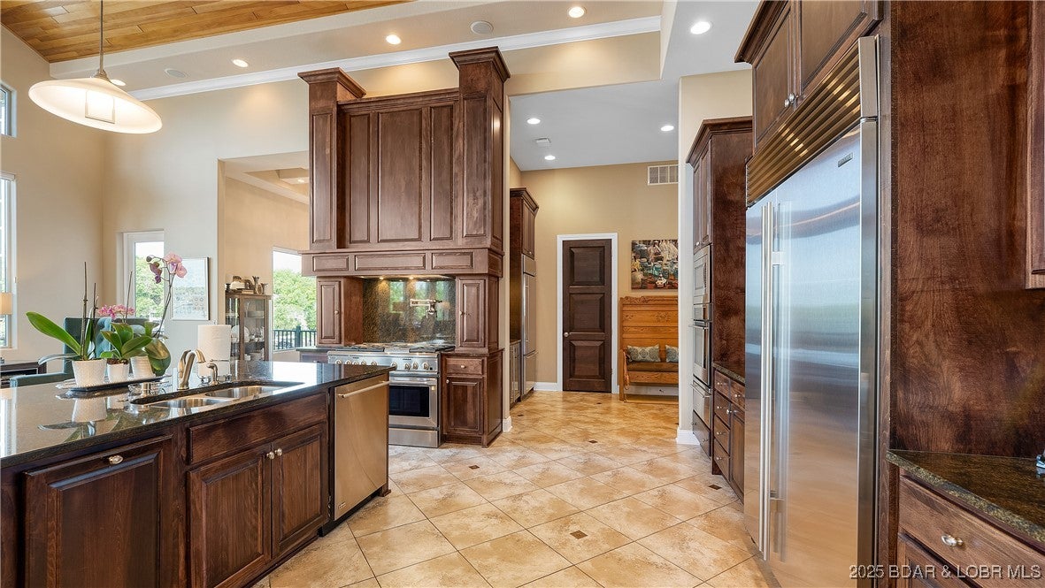 Sunrise Beach, Missouri, 65079, United States, 6 Bedrooms Bedrooms, ,8 BathroomsBathrooms,Residential,Pending,1943776