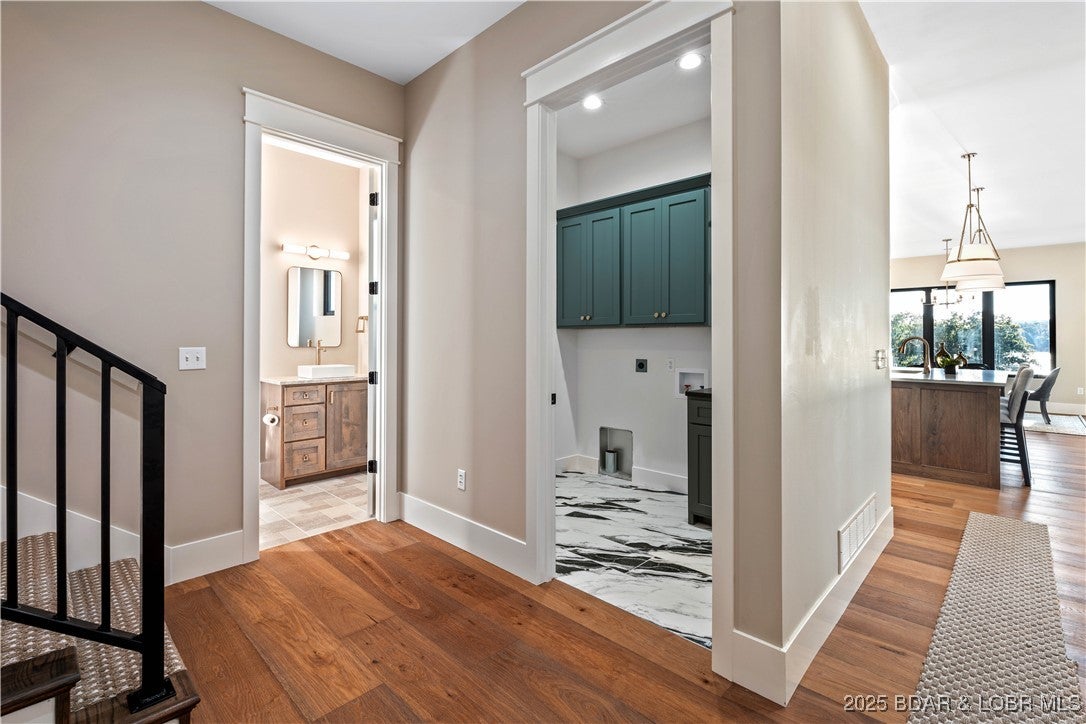 Osage Beach, Missouri, 65065, United States, 6 Bedrooms Bedrooms, ,6 BathroomsBathrooms,Residential,Active,1922661