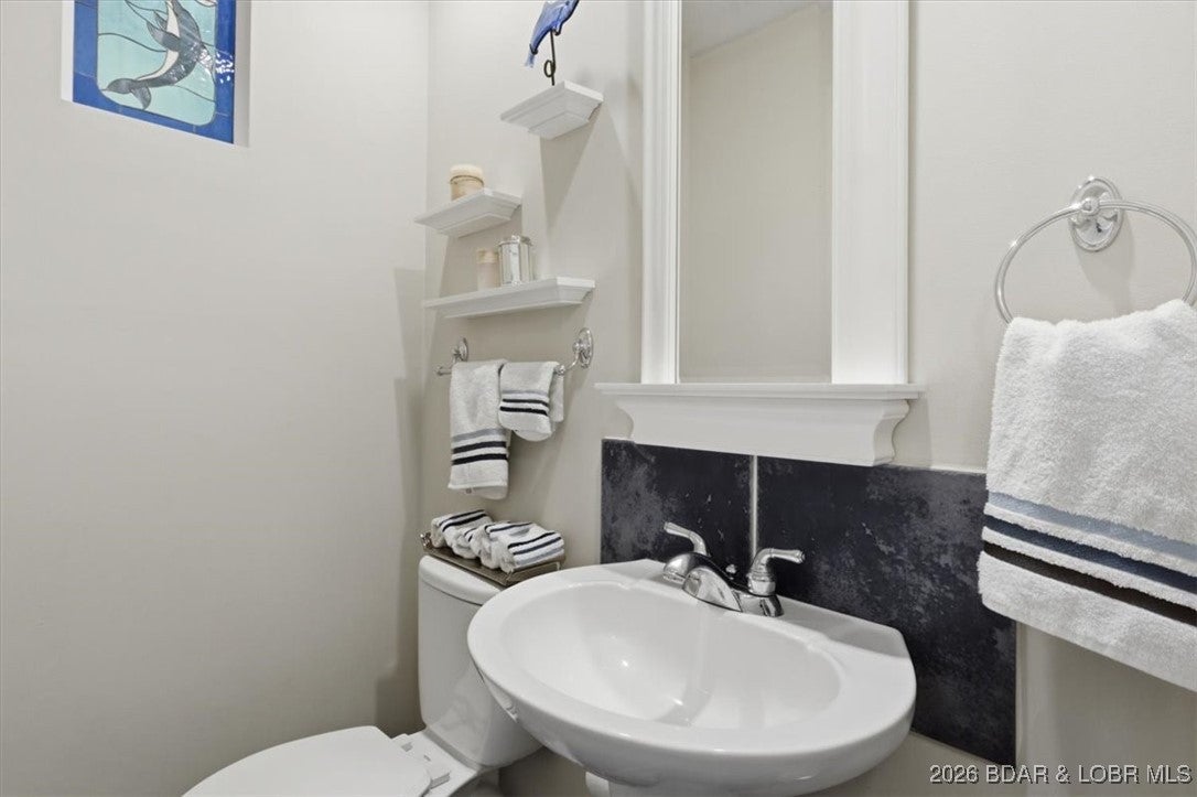 Osage Beach, Missouri, 65065, United States, 5 Bedrooms Bedrooms, ,3 BathroomsBathrooms,Residential,Active,2008728