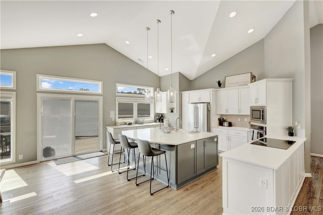 Sunrise Beach, Missouri, 65079, United States, 5 Bedrooms Bedrooms, ,6 BathroomsBathrooms,Residential,Active,2015451