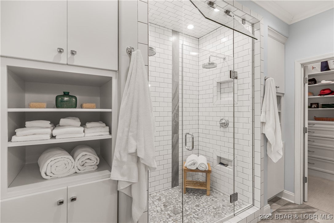 Lake Ozark, Missouri, 65049, United States, 6 Bedrooms Bedrooms, ,4 BathroomsBathrooms,Residential,Active,2006947