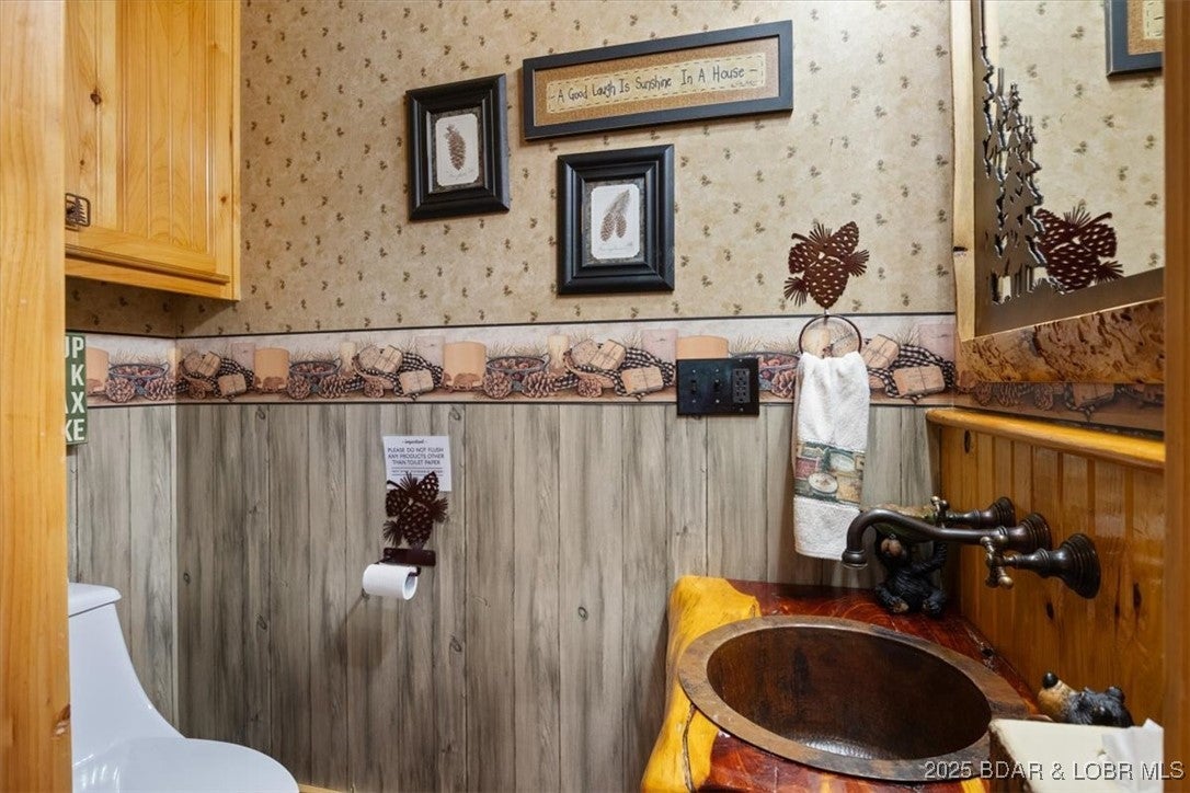 Sunrise Beach, Missouri, 65079, United States, 7 Bedrooms Bedrooms, ,6 BathroomsBathrooms,Residential,Active,1903216