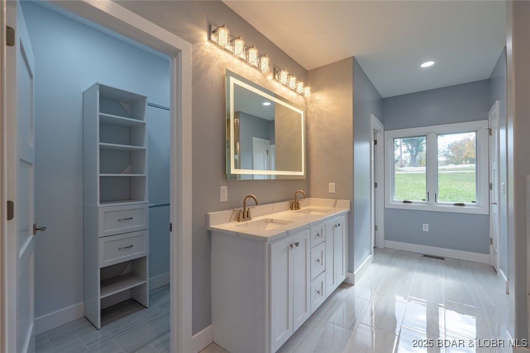 Climax Springs, Missouri, 65324, United States, 5 Bedrooms Bedrooms, ,5 BathroomsBathrooms,Residential,Active,1988443