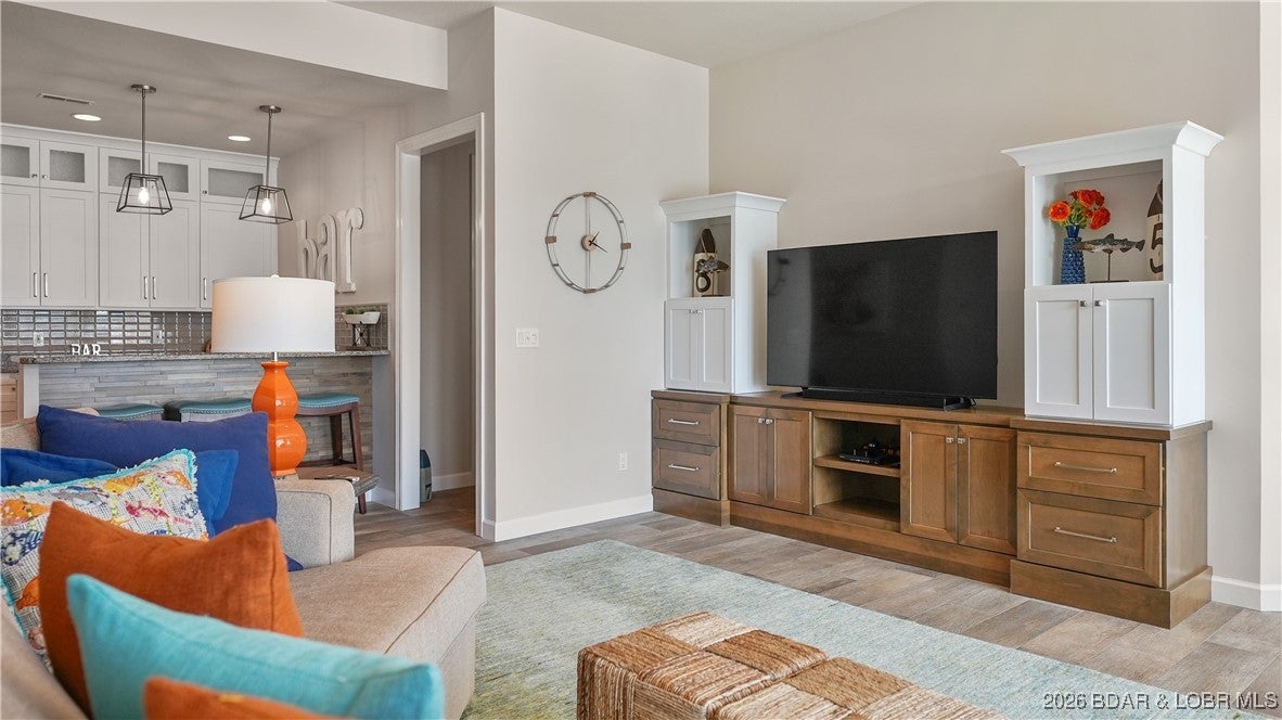 Sunrise Beach, Missouri, 65079, United States, 5 Bedrooms Bedrooms, ,5 BathroomsBathrooms,Residential,Active,2015220