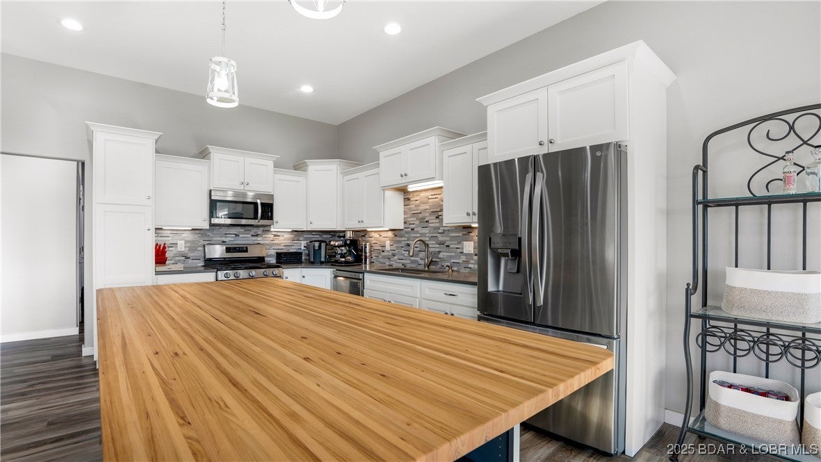 Camdenton, Missouri, 65020, United States, 5 Bedrooms Bedrooms, ,4 BathroomsBathrooms,Residential,Active,1903211
