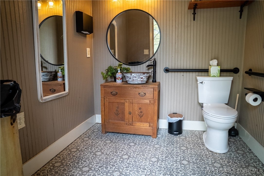 Eldon, Missouri, 65026, United States, 5 Bedrooms Bedrooms, ,3 BathroomsBathrooms,Residential,Active,1790925