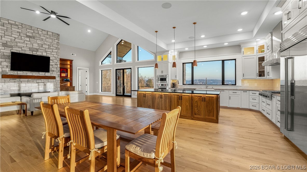 Osage Beach, Missouri, 65065, United States, 4 Bedrooms Bedrooms, ,5 BathroomsBathrooms,Residential,Active,2008724