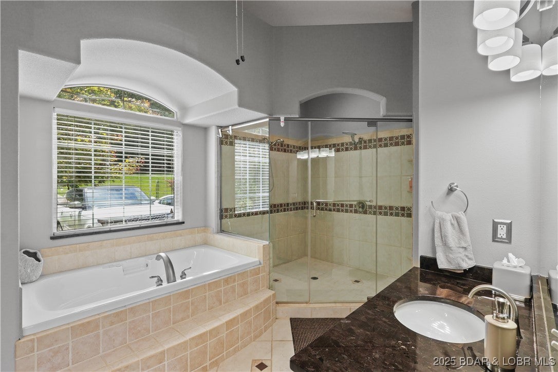 Porto Cima, Missouri, 65079, United States, 4 Bedrooms Bedrooms, ,4 BathroomsBathrooms,Residential,Active,1943787