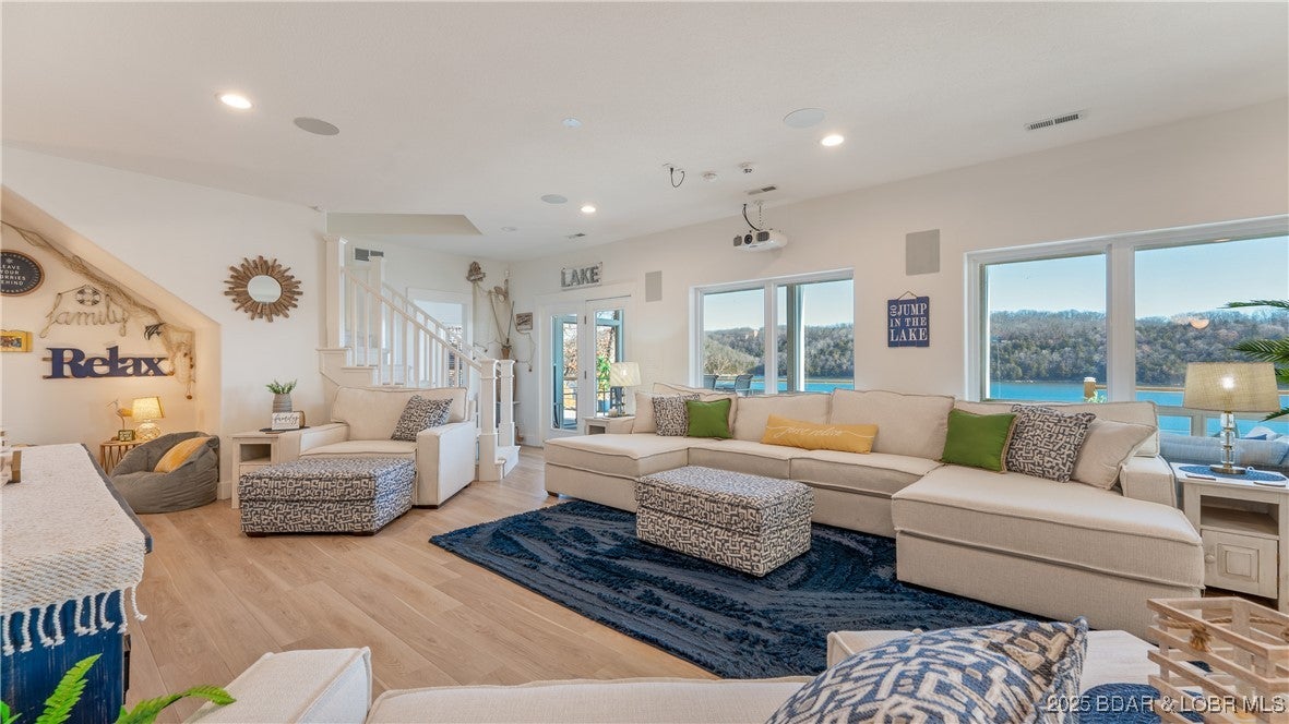 Roach, Missouri, 65787, United States, 8 Bedrooms Bedrooms, ,5 BathroomsBathrooms,Residential,Active,2007100