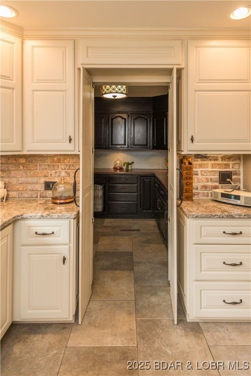 Jefferson City, Missouri, 65109, United States, 4 Bedrooms Bedrooms, ,4 BathroomsBathrooms,Residential,Active,1990045