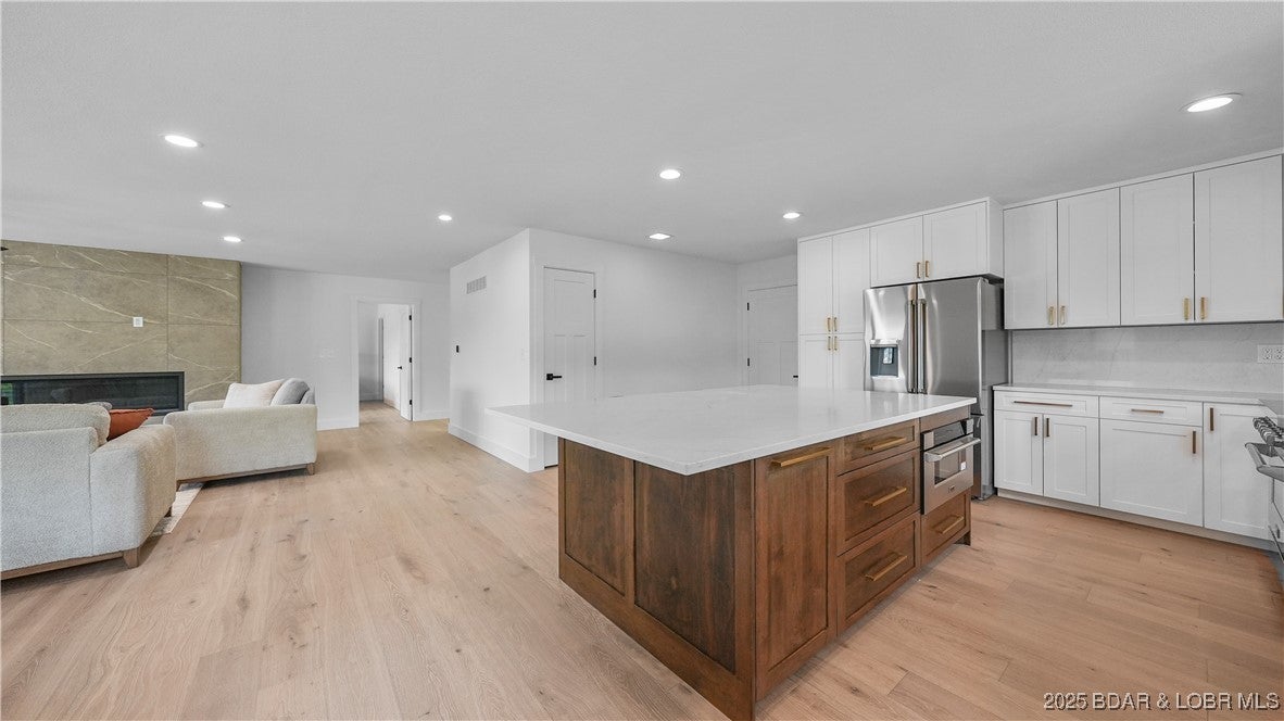 Osage Beach, Missouri, 65065, United States, 4 Bedrooms Bedrooms, ,4 BathroomsBathrooms,Residential,Active,1946330