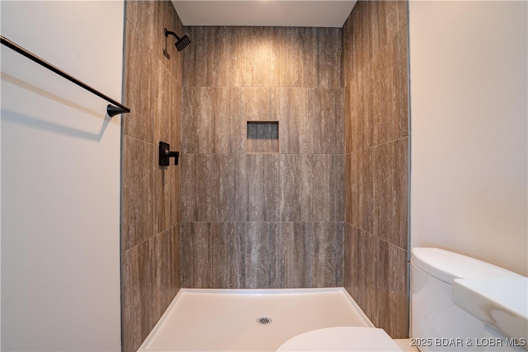 Osage Beach, Missouri, 65065, United States, 5 Bedrooms Bedrooms, ,4 BathroomsBathrooms,Residential,Active,1953713