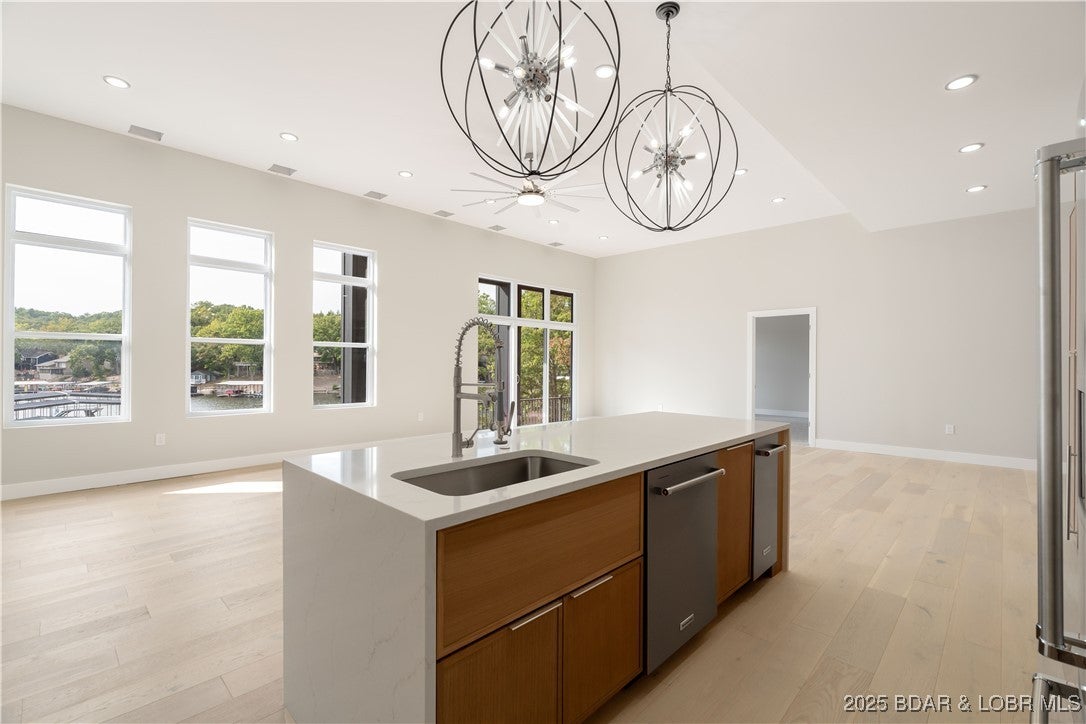 Sunrise Beach, Missouri, 65065, United States, 6 Bedrooms Bedrooms, ,6 BathroomsBathrooms,Residential,Active,1929710