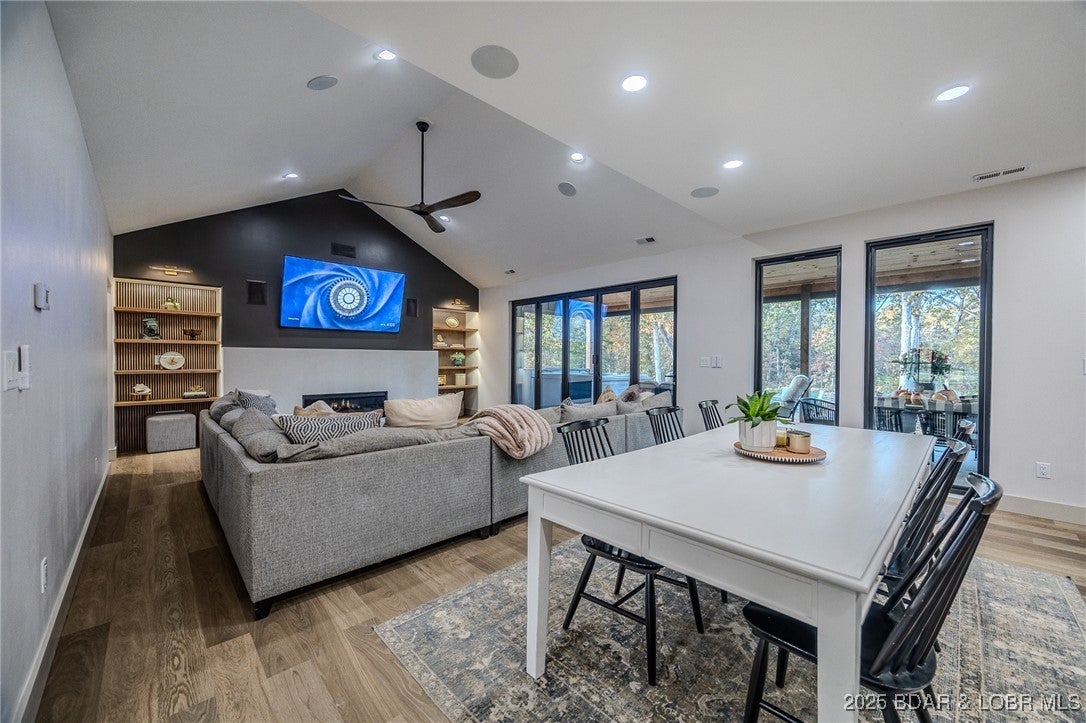 Linn Creek, Missouri, 65052, United States, 6 Bedrooms Bedrooms, ,5 BathroomsBathrooms,Residential,Active,1989796