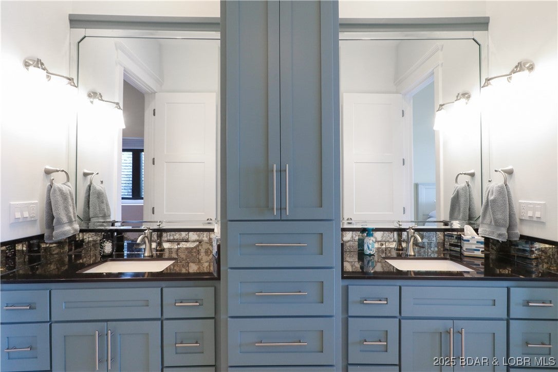 Lake Ozark, Missouri, 65049, United States, 4 Bedrooms Bedrooms, ,5 BathroomsBathrooms,Residential,Active,1959923