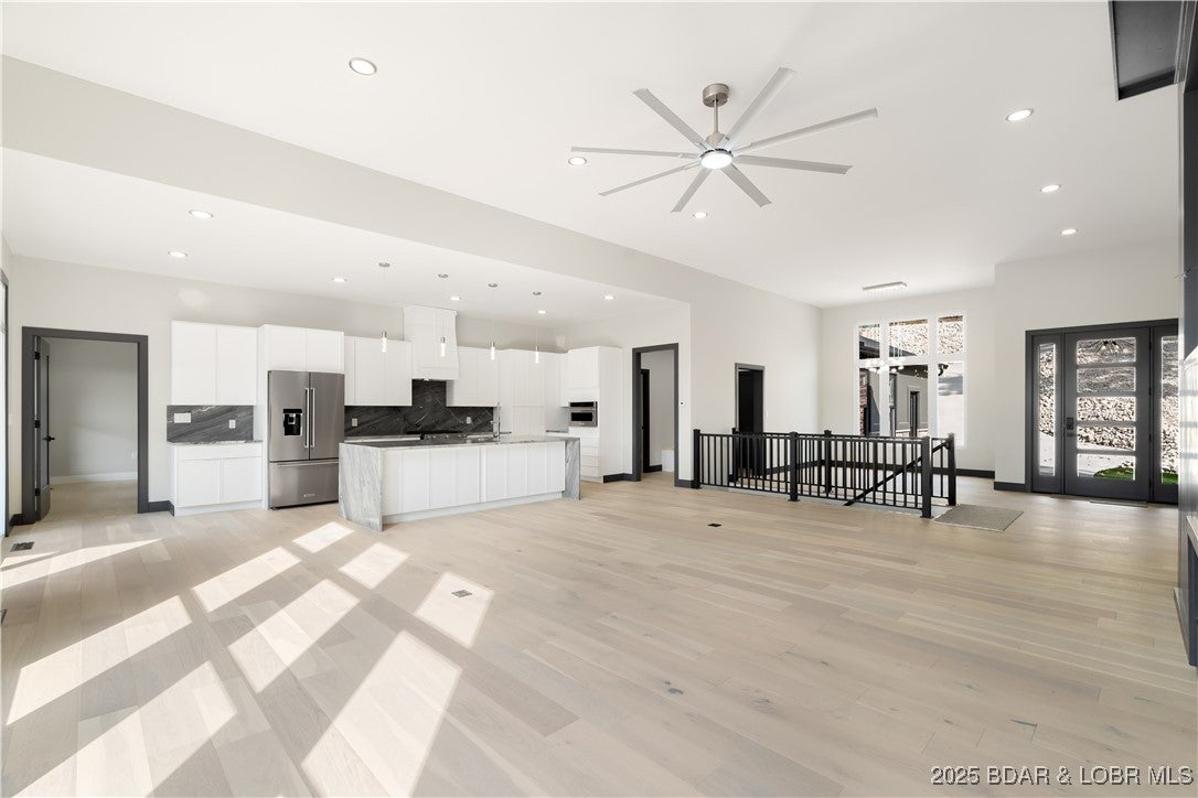 Sunrise Beach, Missouri, 65065, United States, 6 Bedrooms Bedrooms, ,6 BathroomsBathrooms,Residential,Active,1929710