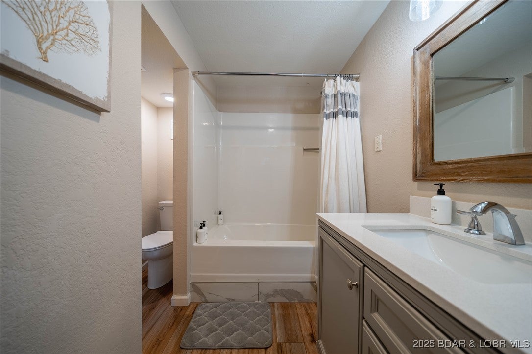 Sunrise Beach, Missouri, 65079, United States, 9 Bedrooms Bedrooms, ,7 BathroomsBathrooms,Residential,Active,1898212