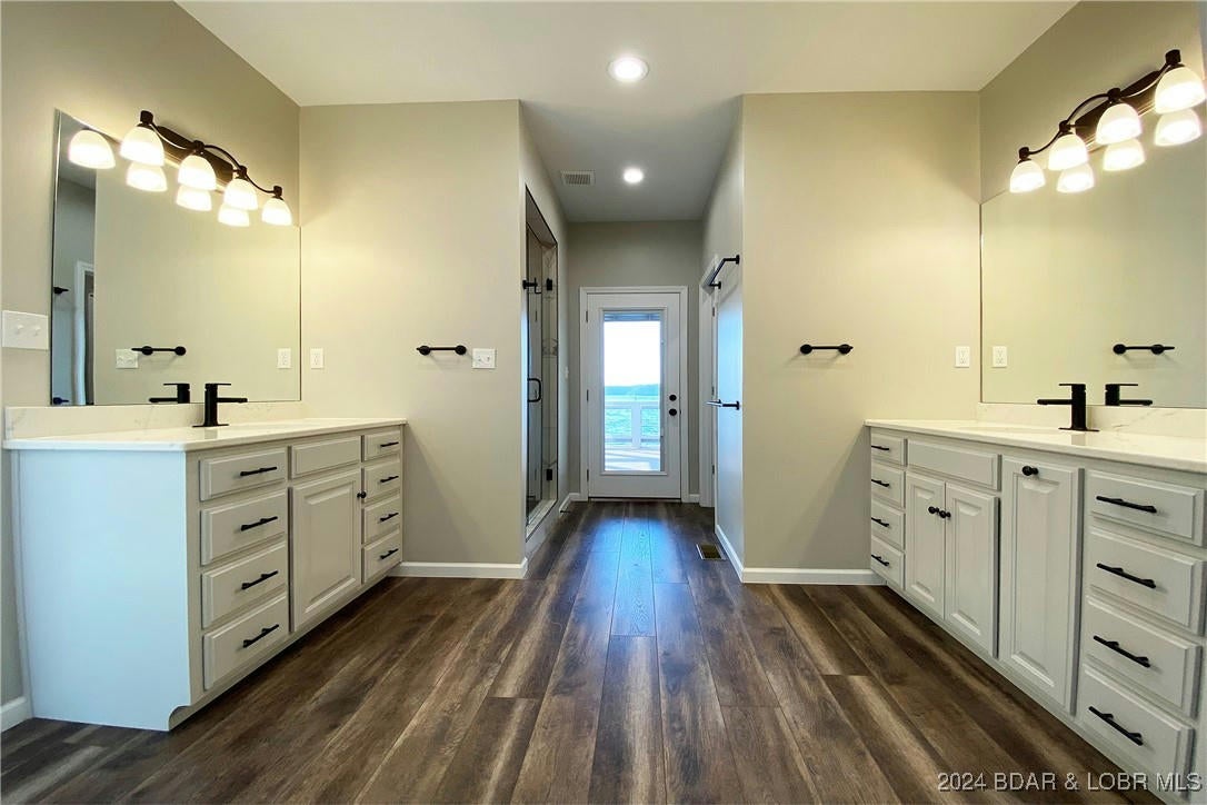 Sunrise Beach, Missouri, 65079, United States, ,5 BathroomsBathrooms,Residential,Active,1703026