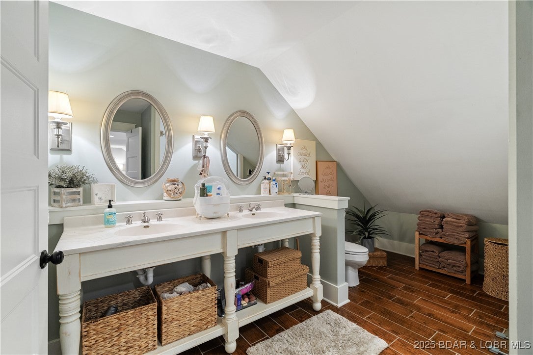 Lake Ozark, Missouri, 65049, United States, 4 Bedrooms Bedrooms, ,5 BathroomsBathrooms,Residential,Active,1960161