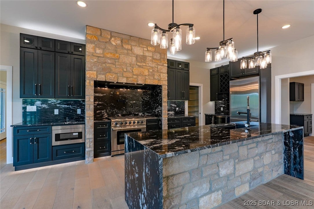 Sunrise Beach, Missouri, 65079, United States, 6 Bedrooms Bedrooms, ,7 BathroomsBathrooms,Residential,Active,1968091