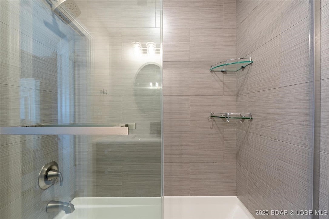 Four Seasons, Missouri, 65049, United States, 5 Bedrooms Bedrooms, ,4 BathroomsBathrooms,Residential,Active,2008696