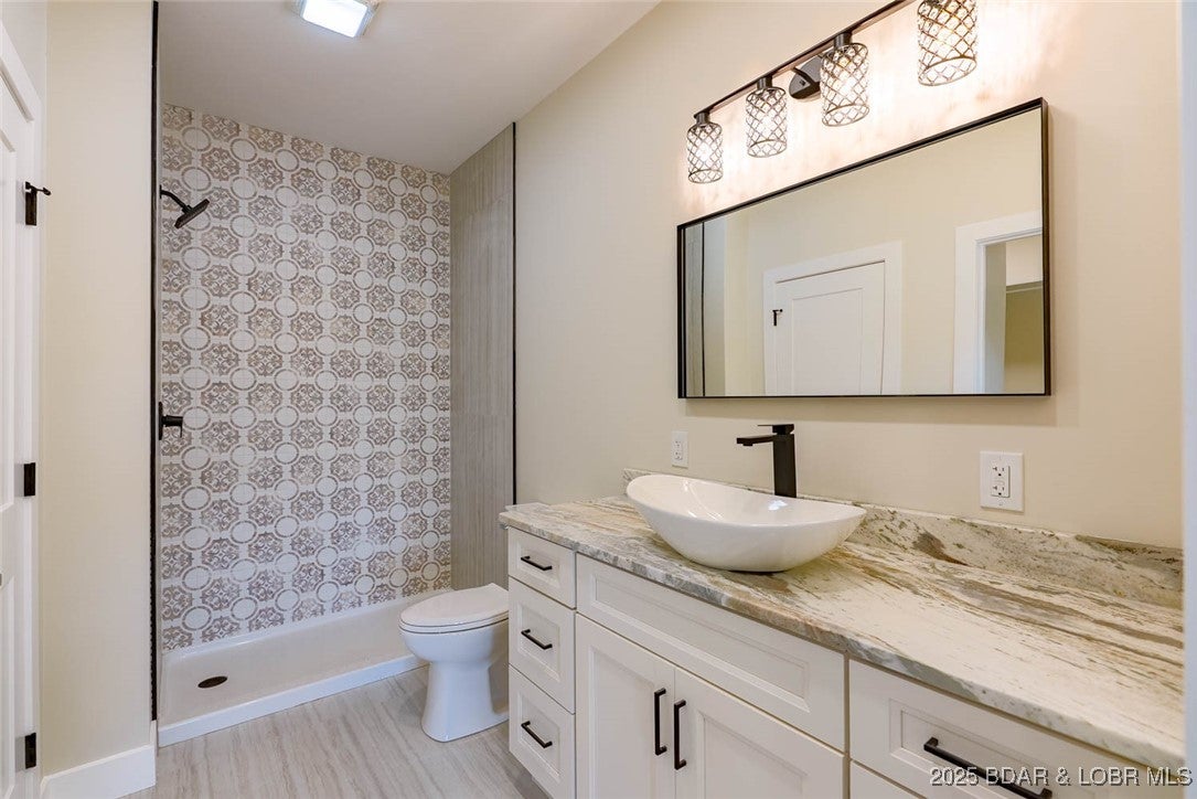 Sunrise Beach, Missouri, 65079, United States, 6 Bedrooms Bedrooms, ,7 BathroomsBathrooms,Residential,Active,1968091