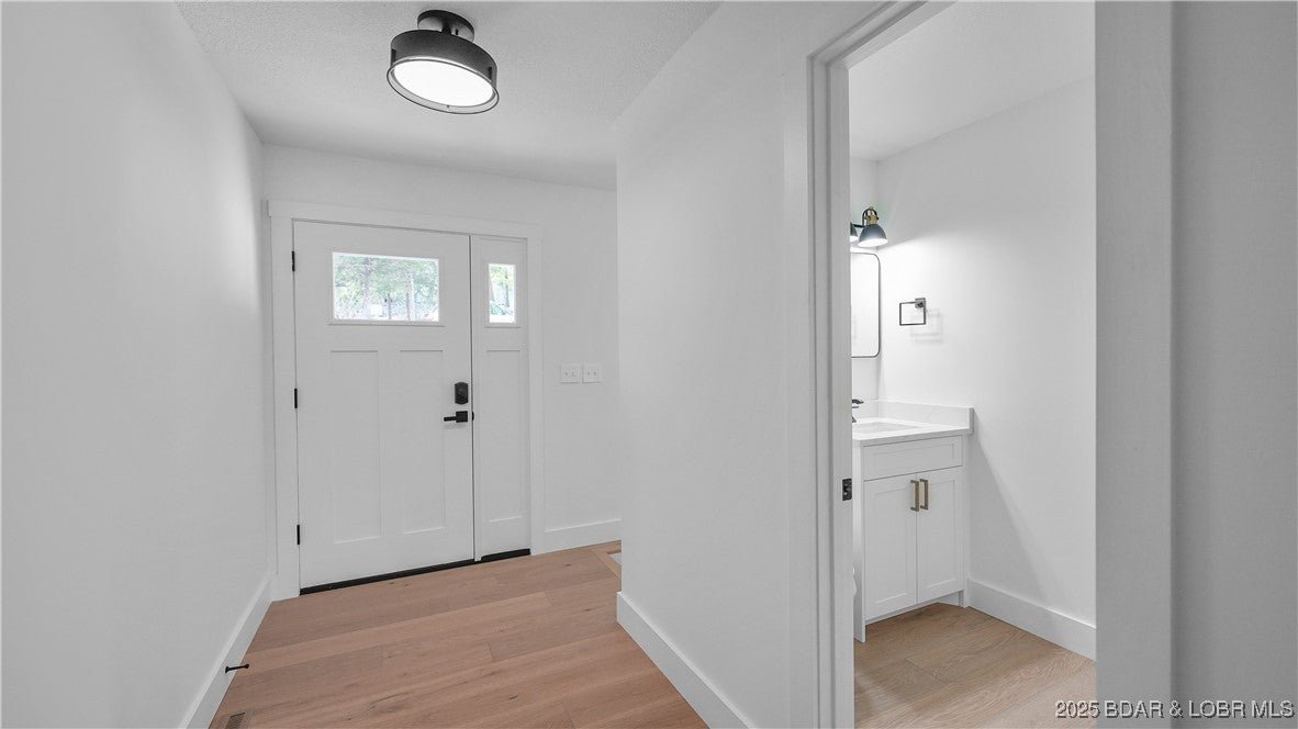 Osage Beach, Missouri, 65065, United States, 4 Bedrooms Bedrooms, ,4 BathroomsBathrooms,Residential,Active,1946330