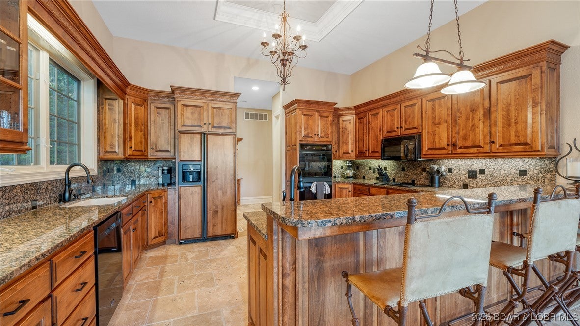 Sunrise Beach, Missouri, 65079, United States, 6 Bedrooms Bedrooms, ,7 BathroomsBathrooms,Residential,Pending,2009370