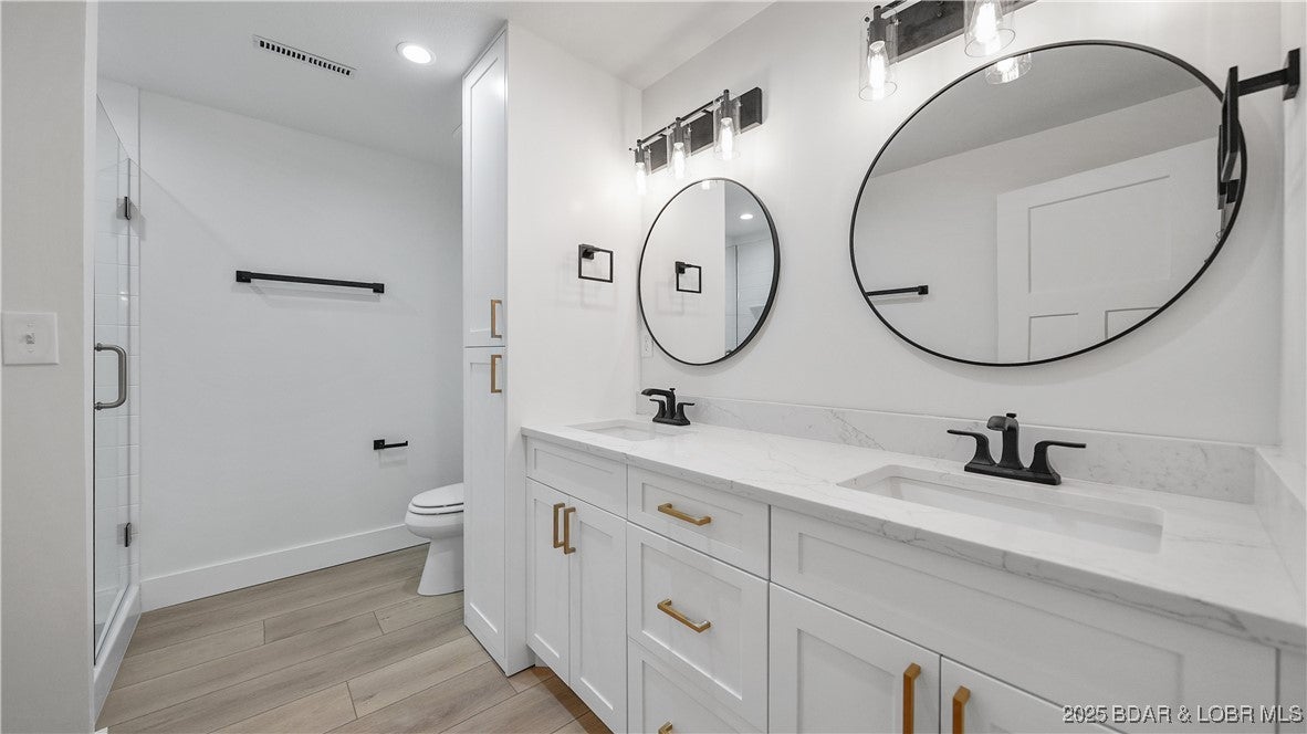 Osage Beach, Missouri, 65065, United States, 4 Bedrooms Bedrooms, ,4 BathroomsBathrooms,Residential,Active,1946330