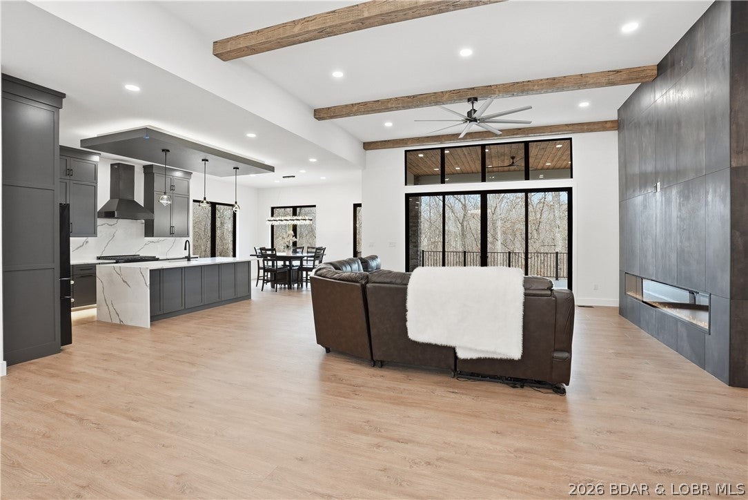 Porto Cima, Missouri, 65049, United States, 4 Bedrooms Bedrooms, ,4 BathroomsBathrooms,Residential,Active,2040222