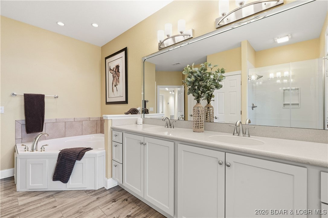 Porto Cima, Missouri, 65079, United States, 5 Bedrooms Bedrooms, ,4 BathroomsBathrooms,Residential,Active,1973370