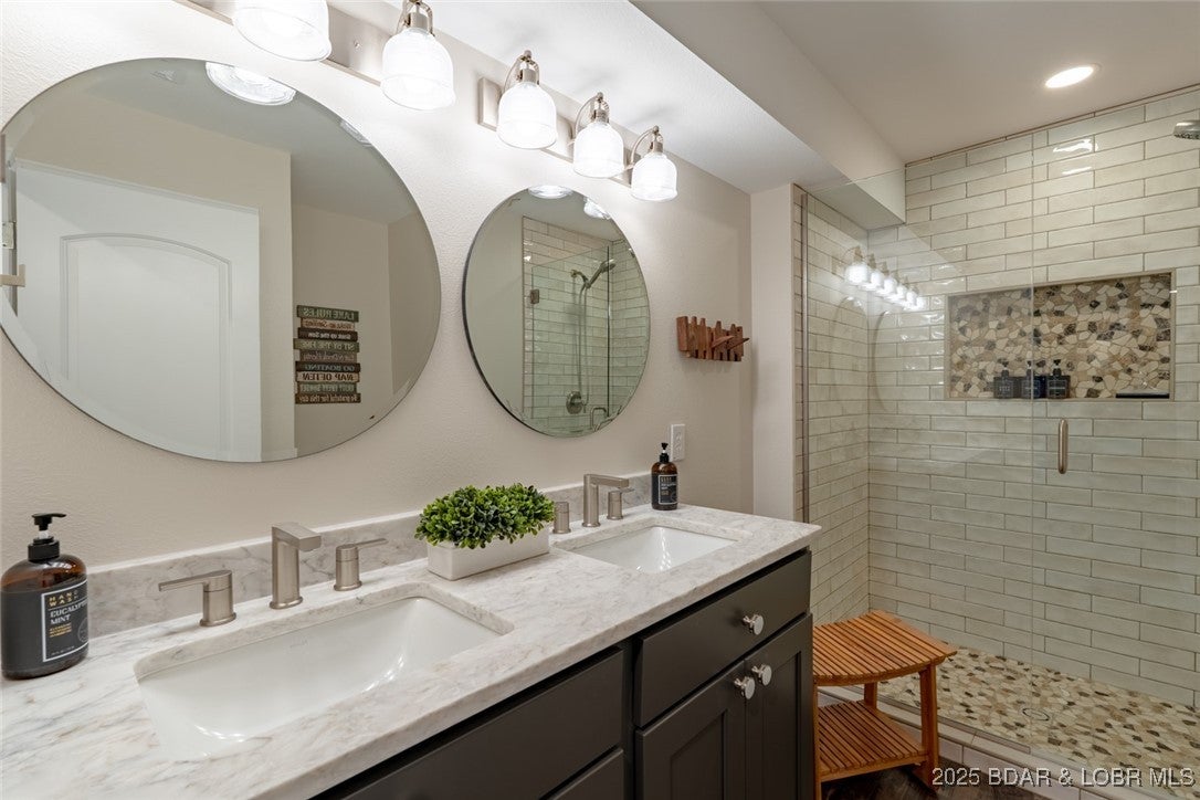 Four Seasons, Missouri, 65049, United States, 5 Bedrooms Bedrooms, ,4 BathroomsBathrooms,Residential,Active,2008696