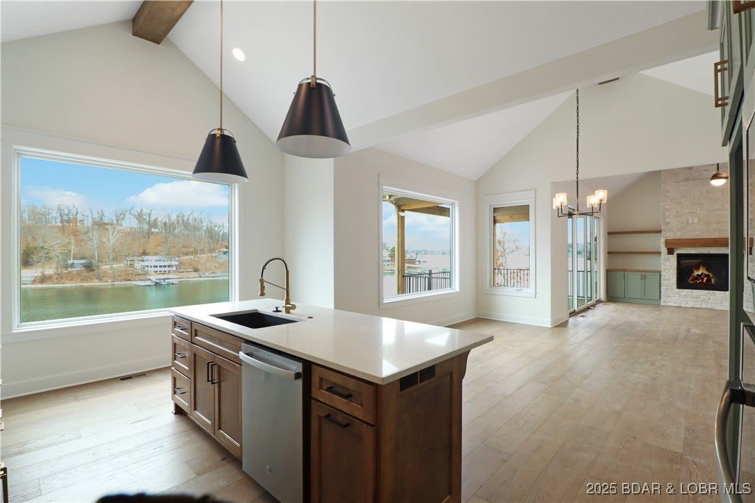 Sunrise Beach, Missouri, 65079, United States, 4 Bedrooms Bedrooms, ,5 BathroomsBathrooms,Residential,Active,1843842