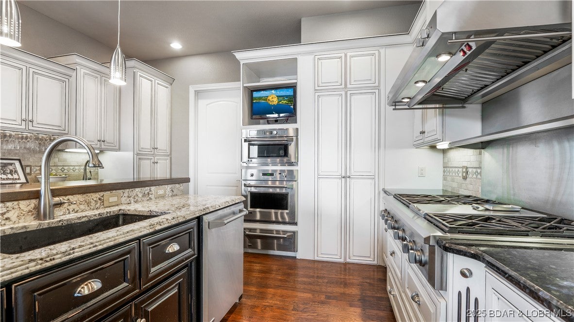 Camdenton, Missouri, 65020, United States, 5 Bedrooms Bedrooms, ,5 BathroomsBathrooms,Residential,Active,1989766