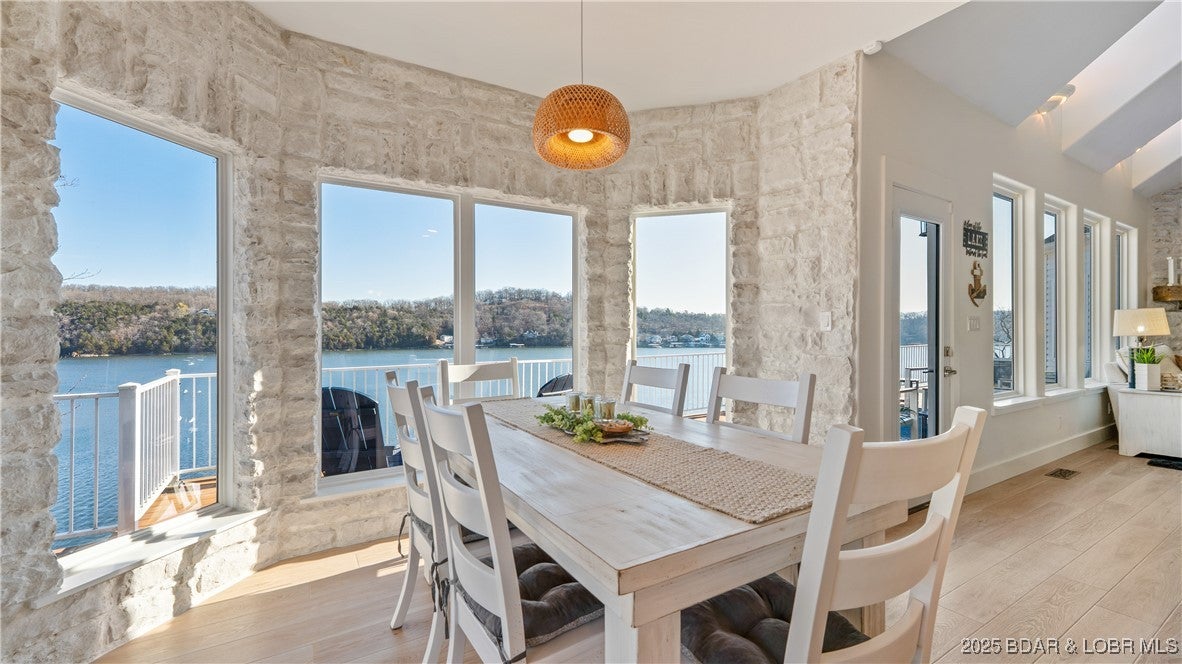 Roach, Missouri, 65787, United States, 8 Bedrooms Bedrooms, ,5 BathroomsBathrooms,Residential,Active,2007100