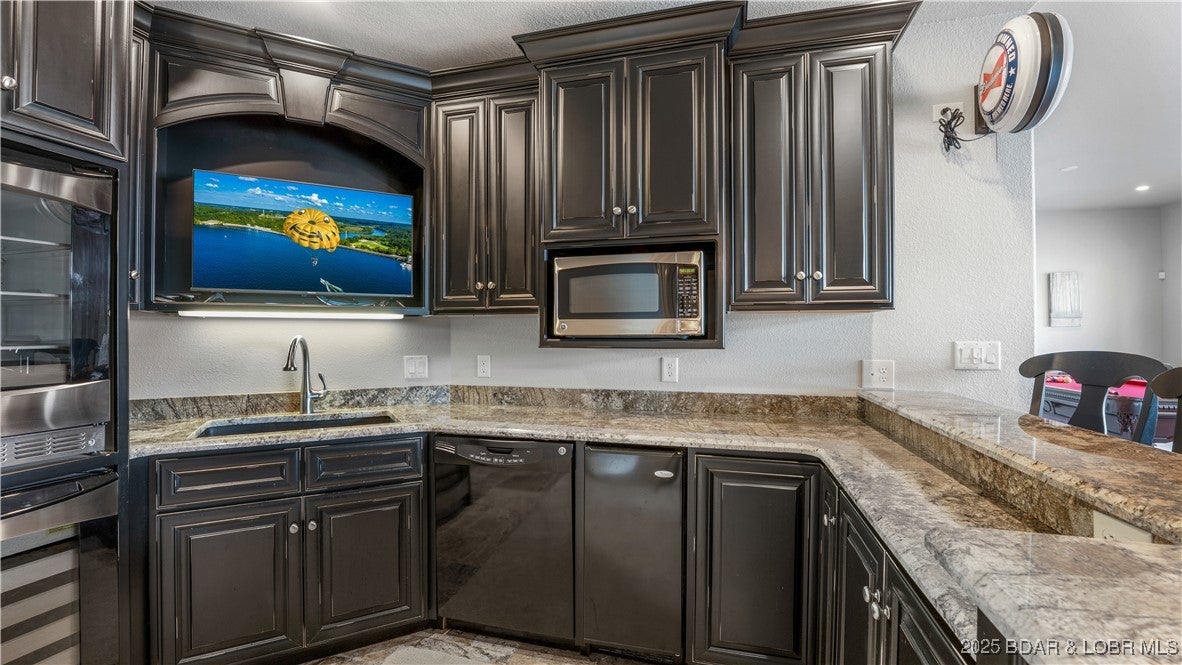 Camdenton, Missouri, 65020, United States, 5 Bedrooms Bedrooms, ,5 BathroomsBathrooms,Residential,Active,1989766