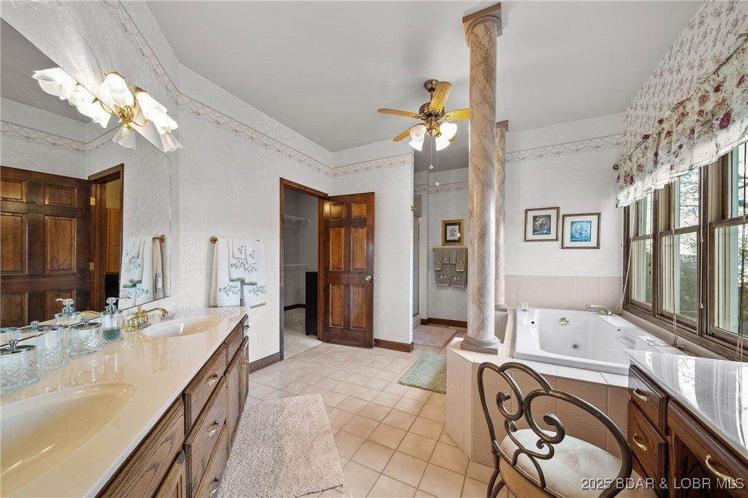 Linn Creek, Missouri, 65052, United States, 7 Bedrooms Bedrooms, ,6 BathroomsBathrooms,Residential,Active,1929474