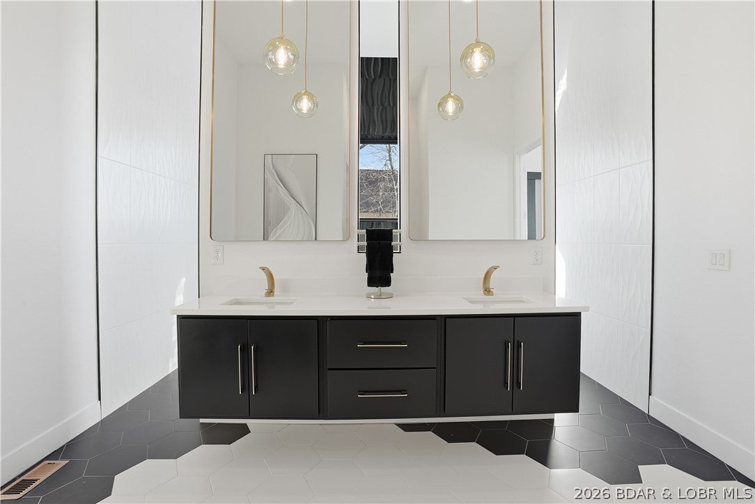 Porto Cima, Missouri, 65079, United States, 6 Bedrooms Bedrooms, ,9 BathroomsBathrooms,Residential,Active,2017446