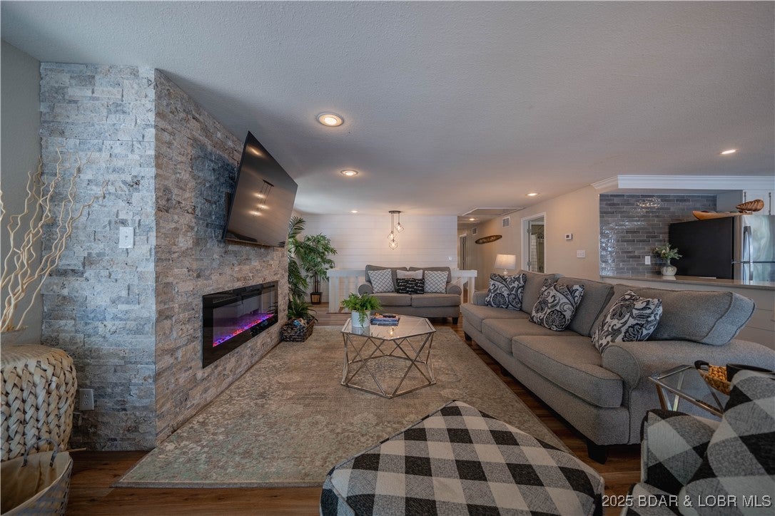 Sunrise Beach, Missouri, 65079, United States, 9 Bedrooms Bedrooms, ,7 BathroomsBathrooms,Residential,Active,1898212