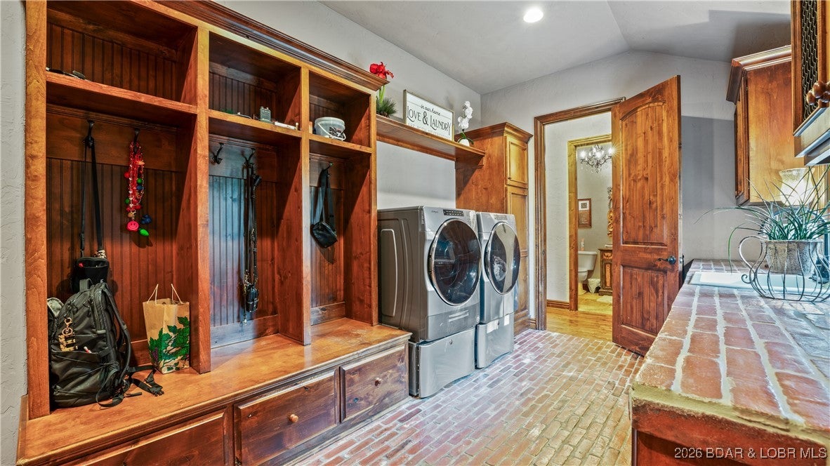 Osage Beach, Missouri, 65065, United States, 8 Bedrooms Bedrooms, ,8 BathroomsBathrooms,Residential,Active,2012239