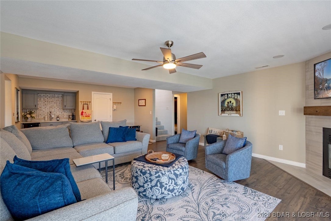 Four Seasons, Missouri, 65049, United States, 5 Bedrooms Bedrooms, ,4 BathroomsBathrooms,Residential,Active,2008696